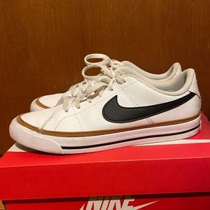 Nike Court Legacy